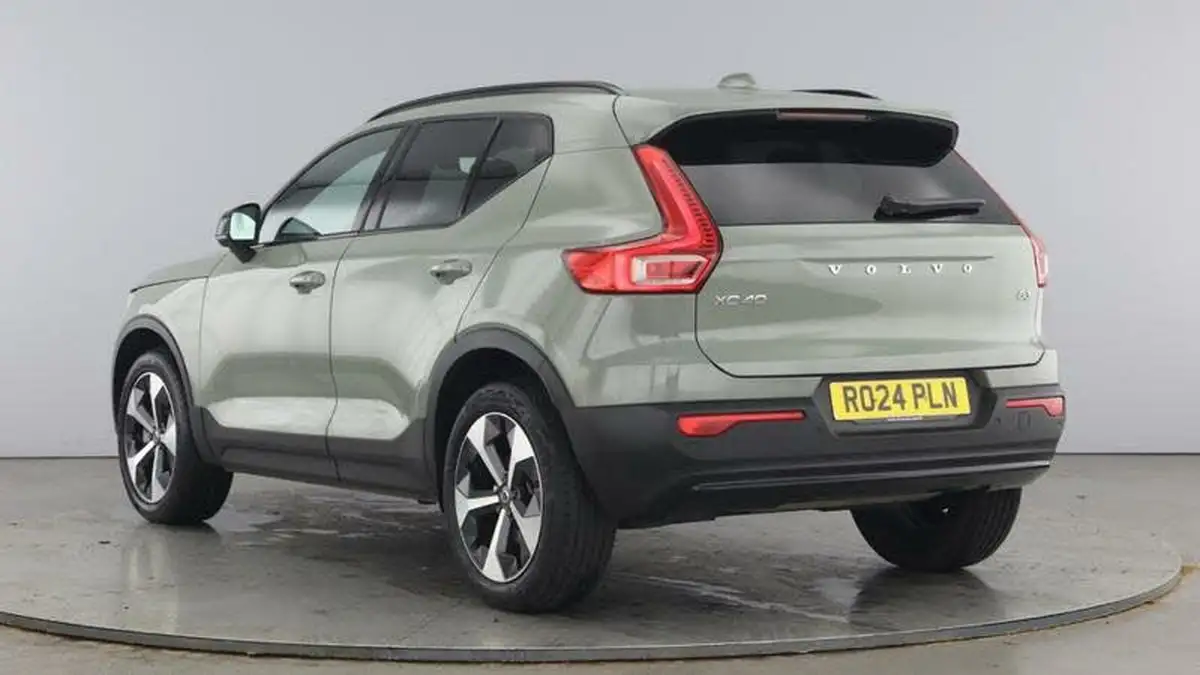 2024-volvo-xc40-20-b3-plus-big-2