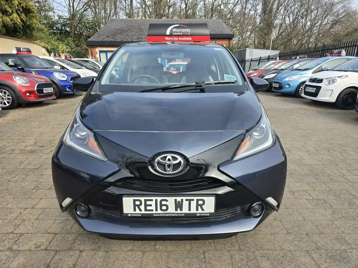 2016-toyota-aygo-10-vvt-i-x-play-68bhp-3d-big-5
