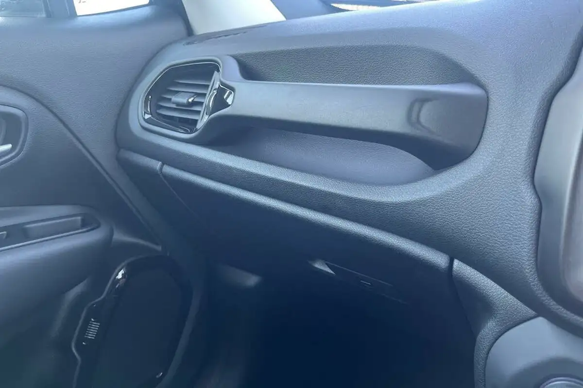 2022-jeep-renegade-10-gse-night-eagle-big-24
