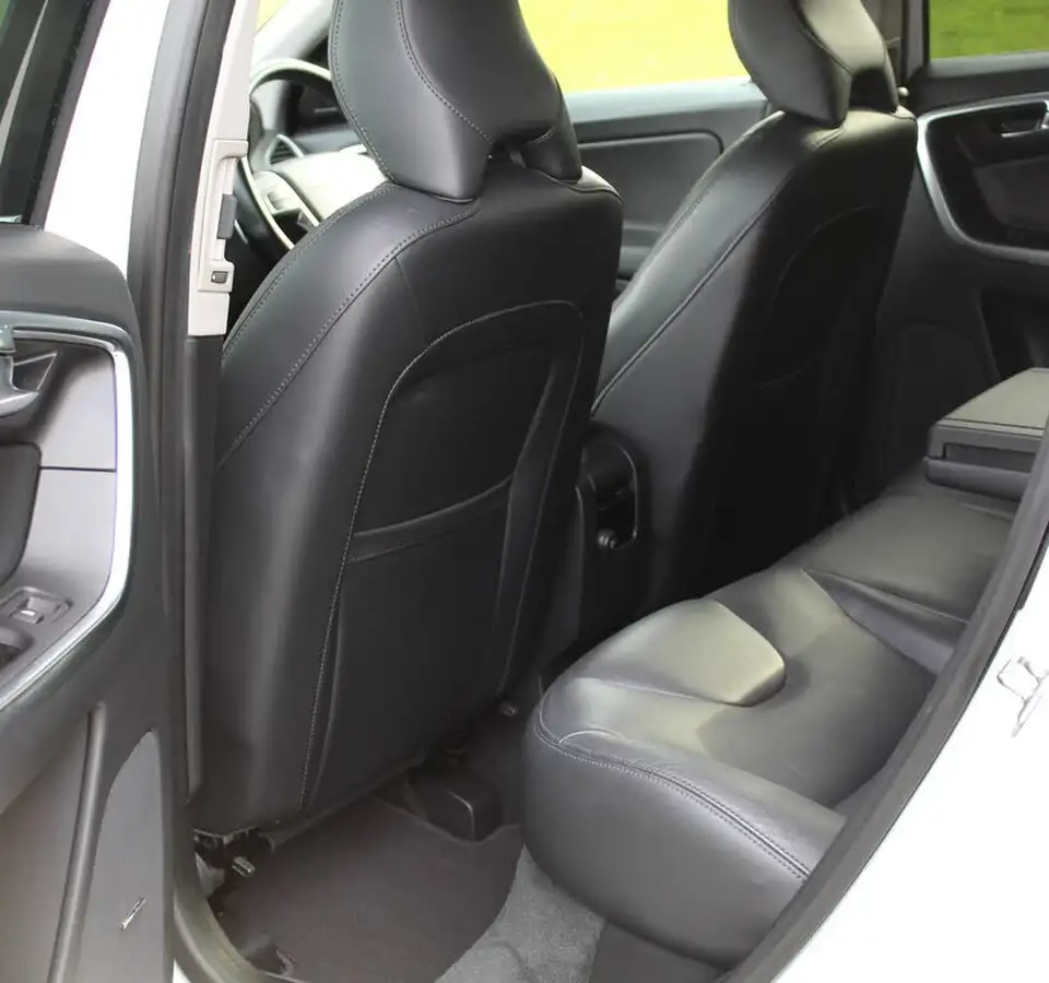 2015-volvo-xc60-big-37