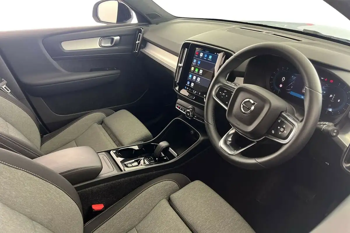 2024-volvo-xc40-20-b4-plus-big-9