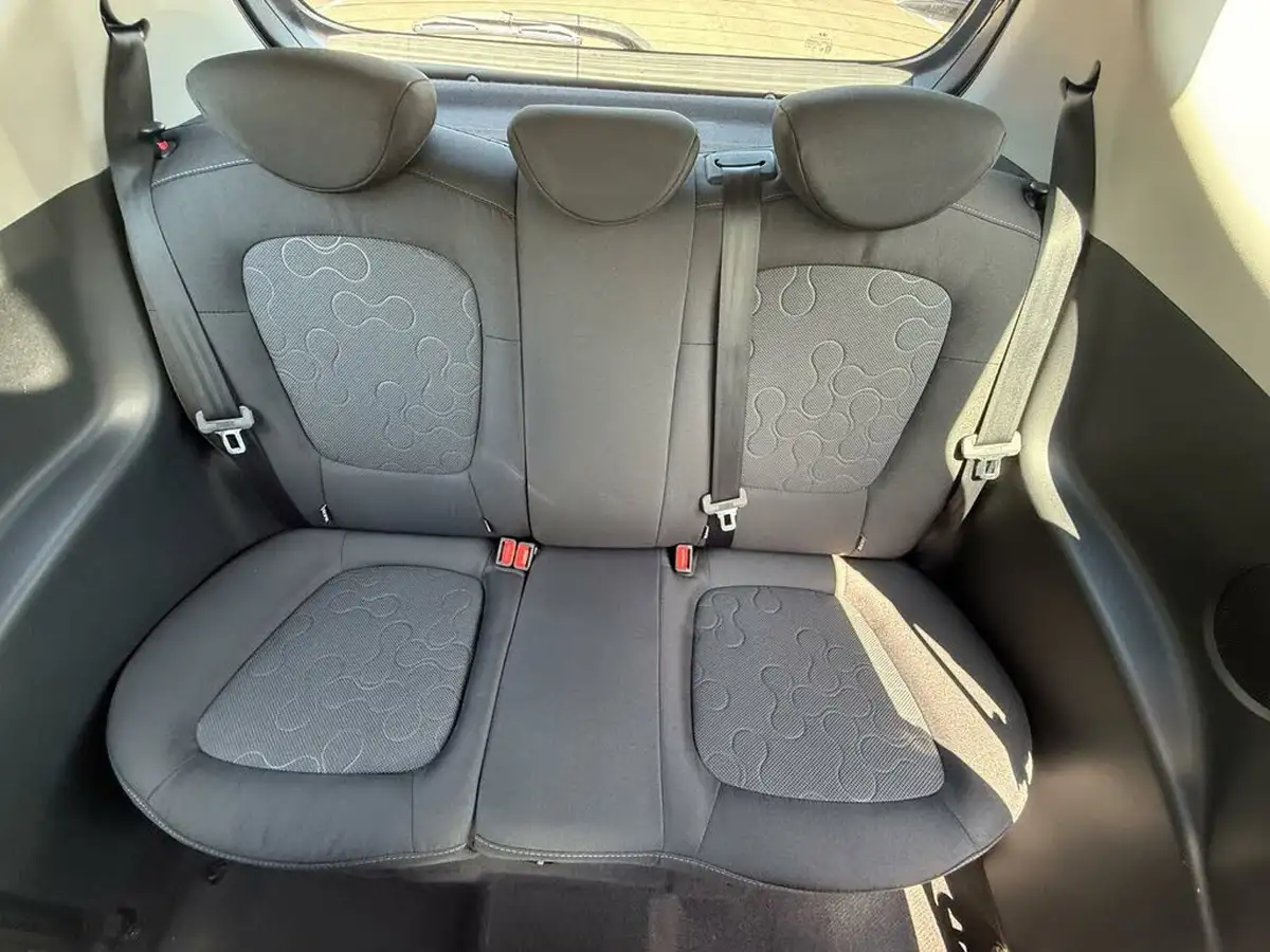 2011-hyundai-i20-12-comfort-3d-big-36