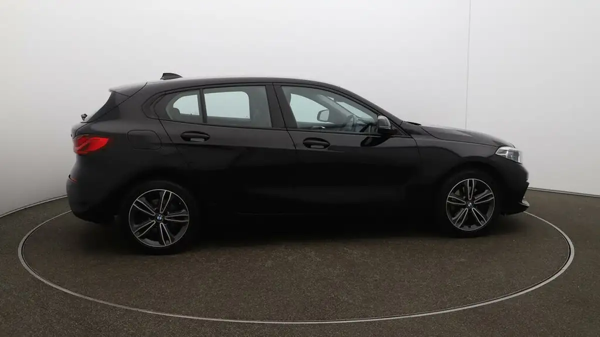 2021-bmw-1-series-15-118i-sport-lcp-big-41