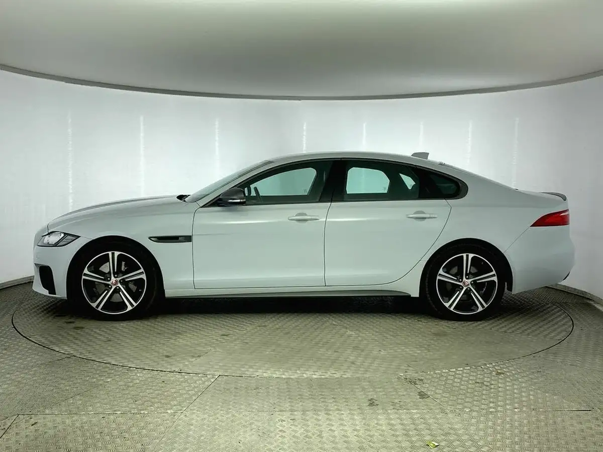 2018-jaguar-xf-20i-r-sport-300ps-awd-saloon-4d-1997cc-big-3
