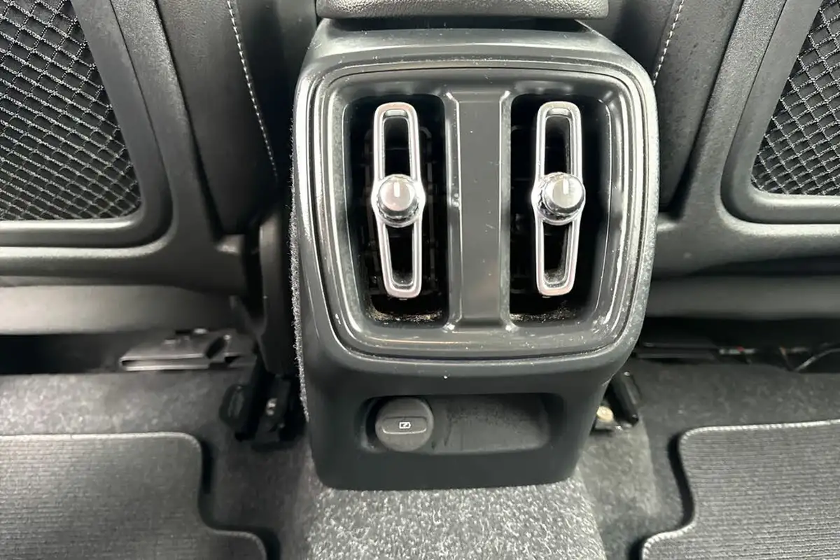 2019-volvo-xc40-15-t3-inscription-163bhp-geartronic-big-32