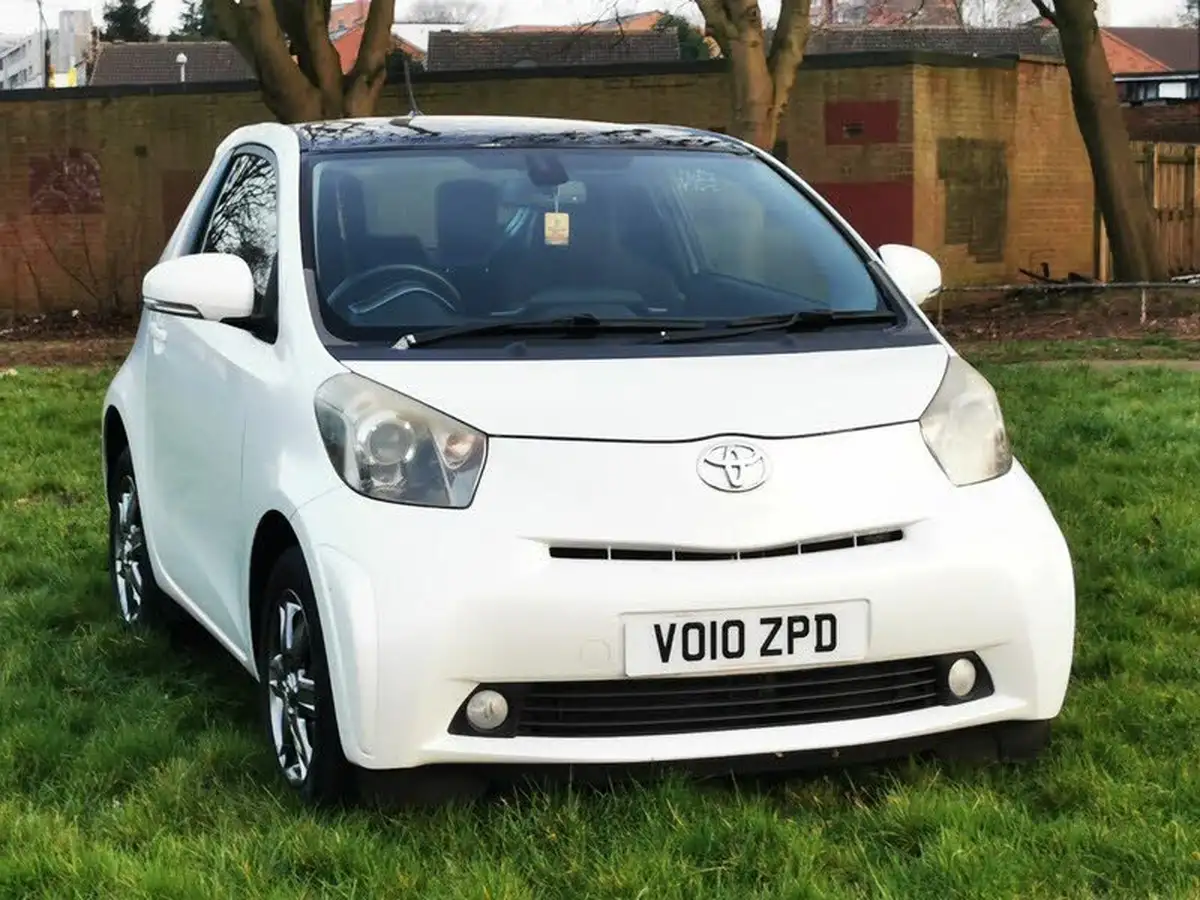 2010-toyota-iq-10-2-multidrive-big-16
