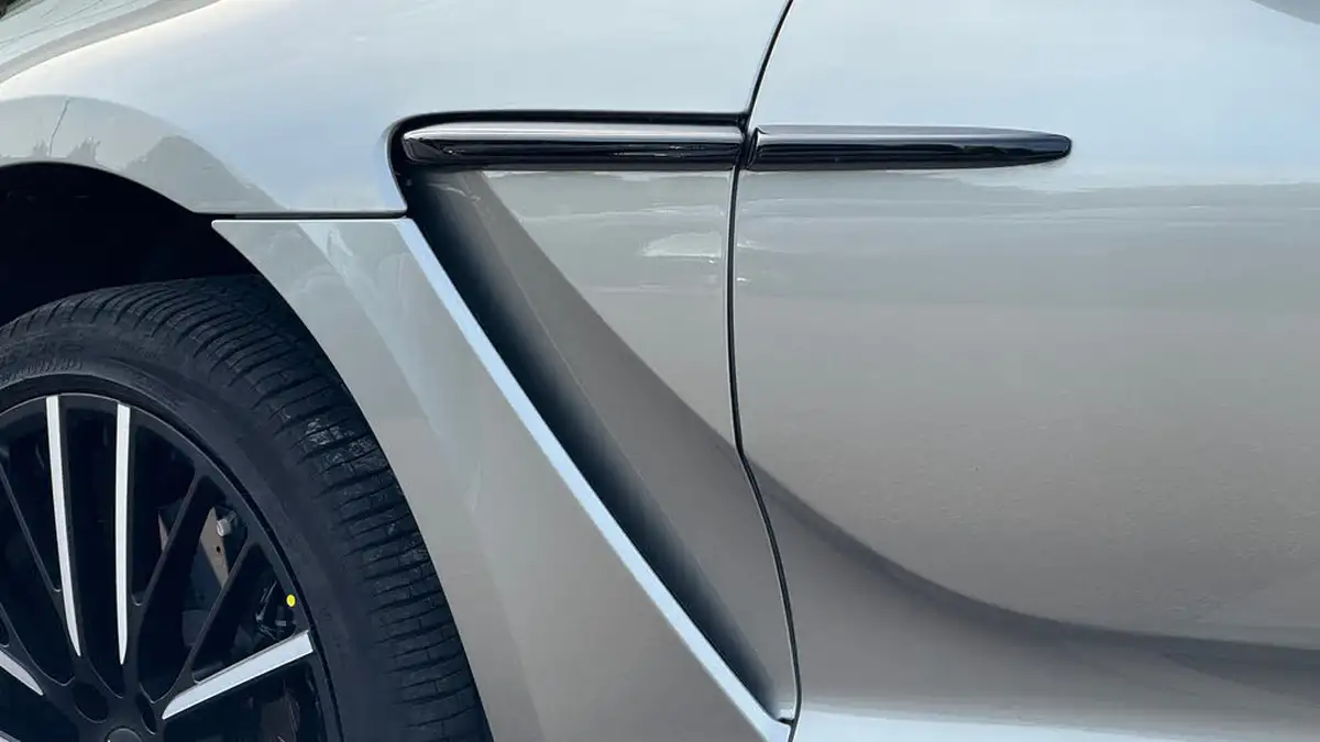 2023-aston-martin-dbx-40-v8-big-8