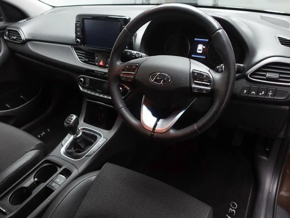 2017-hyundai-i30-14-t-gdi-premium-blue-drive-hatchback-big-17