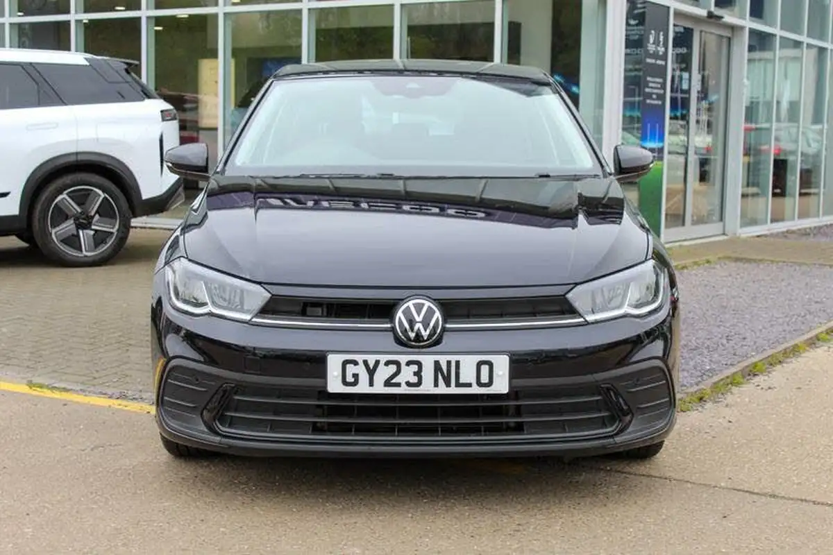 2023-volkswagen-polo-10-tsi-life-big-1