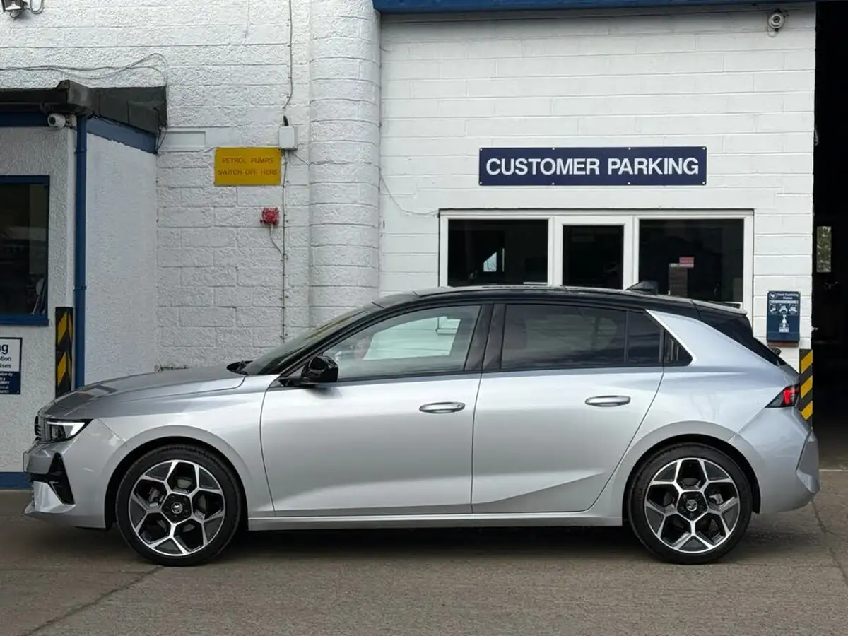 2024-vauxhall-astra-12-turbo-ultimate-130ps-hatchback-big-2