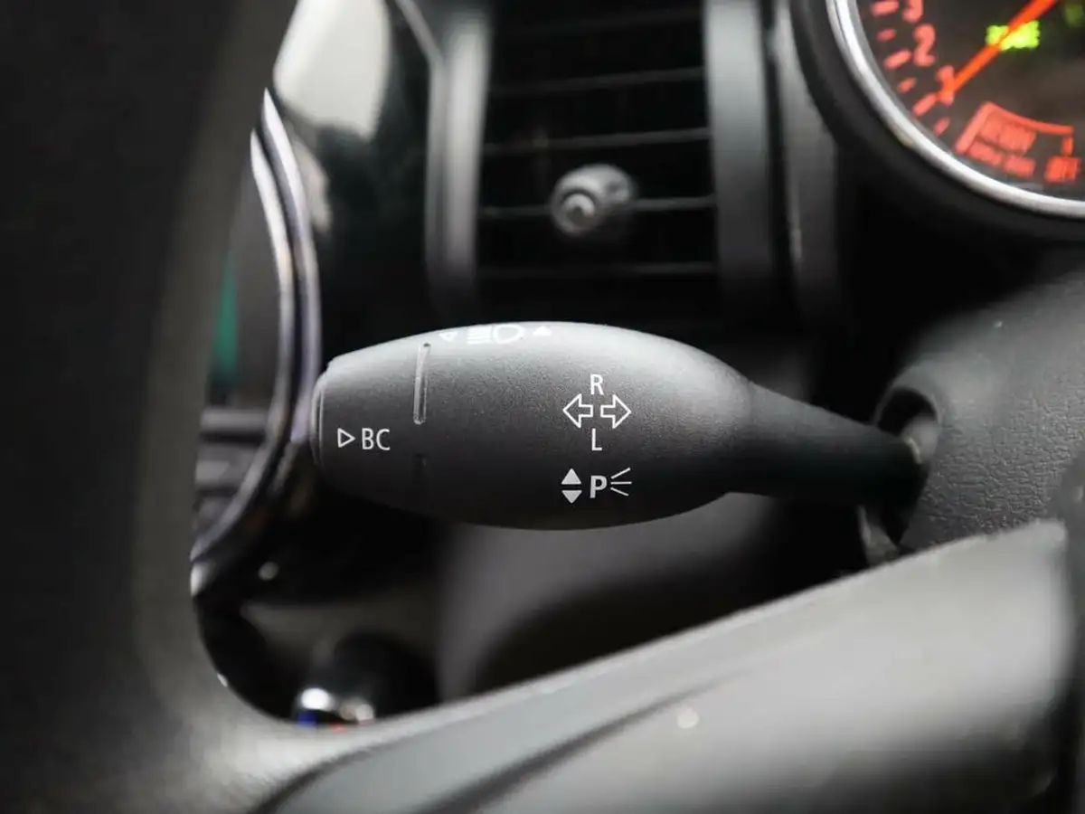 2019-mini-cooper-15-cooper-classic-hatchback-5d-auto-big-22