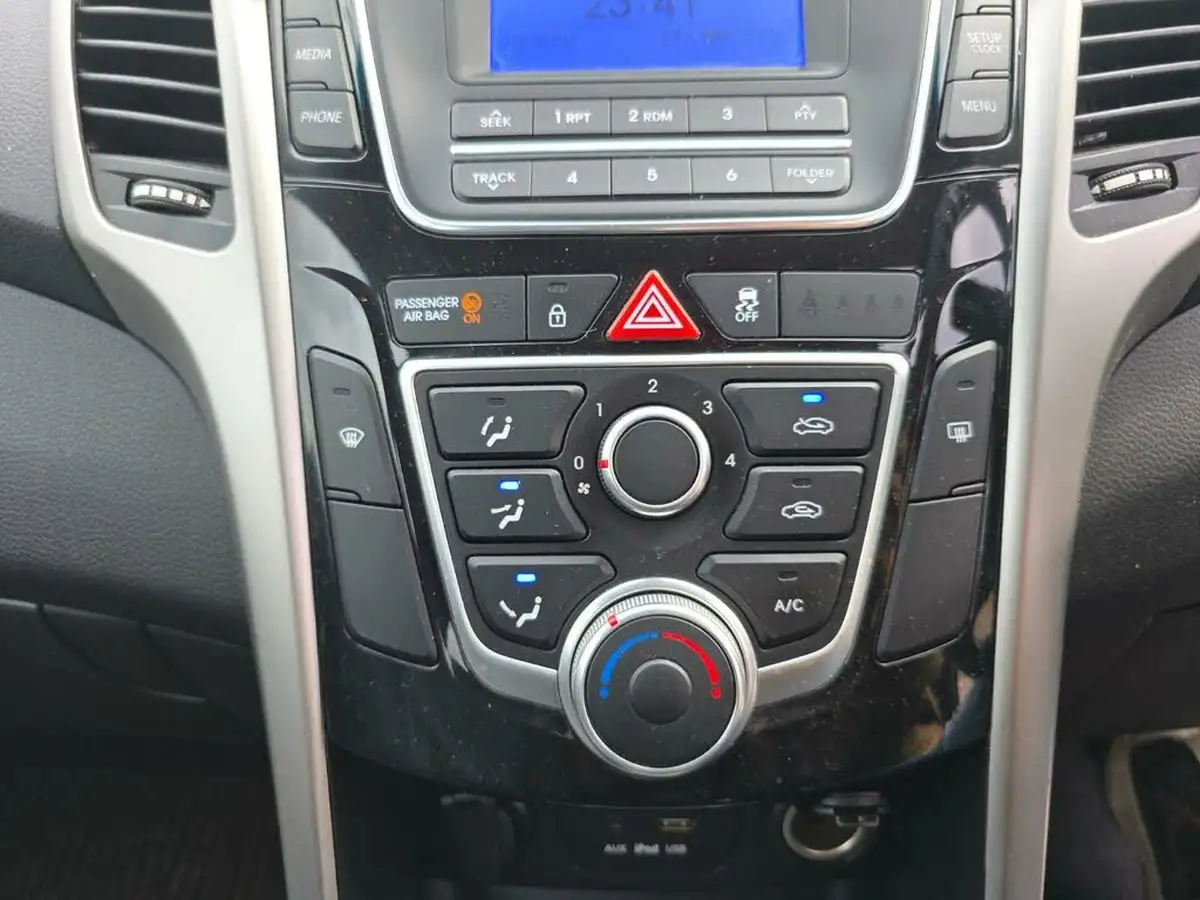 2017-hyundai-i30-16crdi-se-110ps-blue-drive-hatchback-dct-big-33