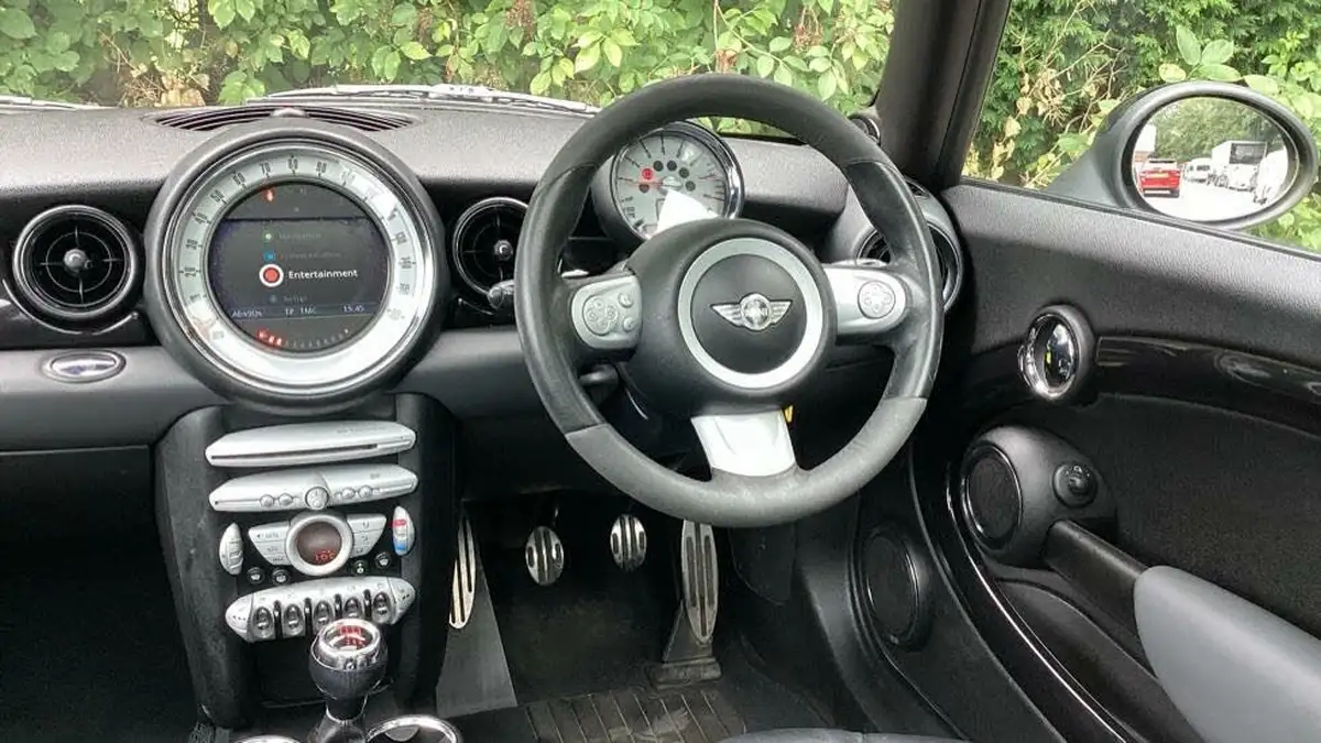 2010-mini-cooper-16-cooper-jcw-211bhp-hatchback-3d-big-5