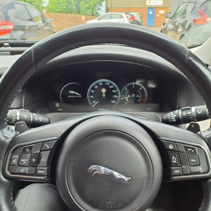 2017-jaguar-xf-20td-portfolio-180ps-saloon-4d-1999cc-auto-big-12