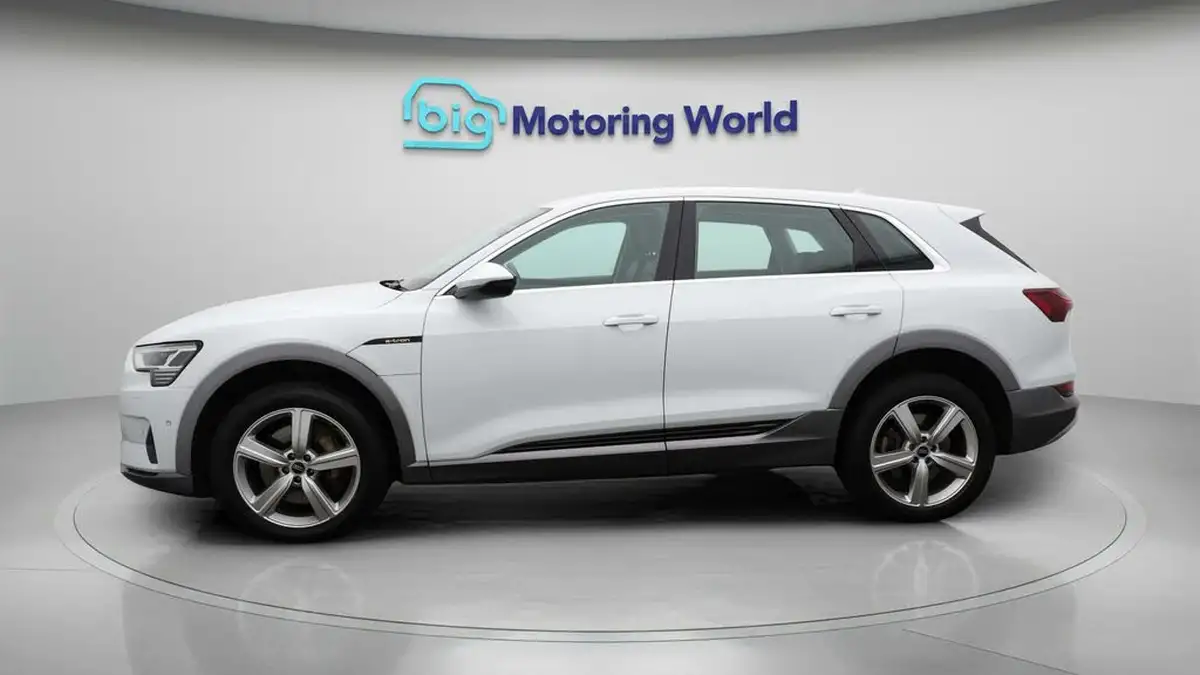 2022-audi-e-tron-55e-technik-station-wagon-big-4