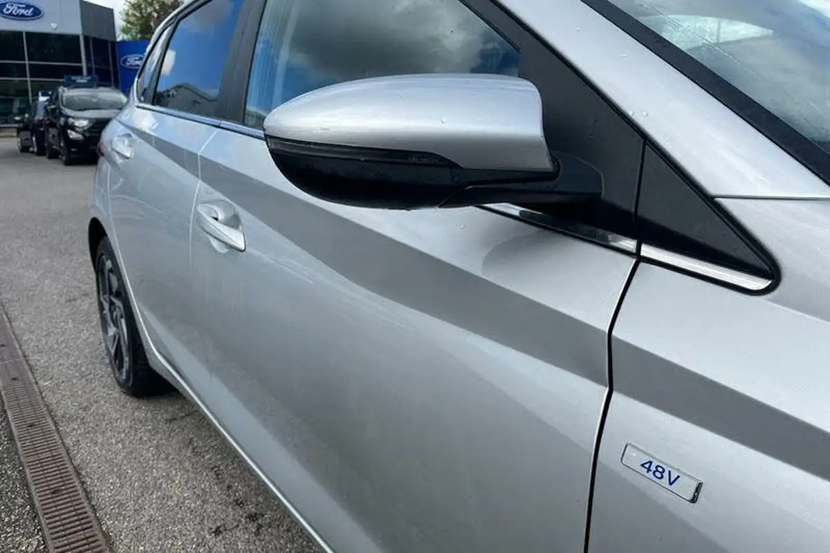 2022-hyundai-i20-10-t-gdi-premium-eclutch-imt-big-27