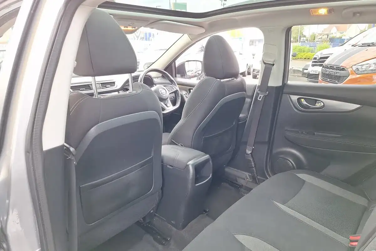 2018-nissan-qashqai-12-dig-t-n-connecta-big-28