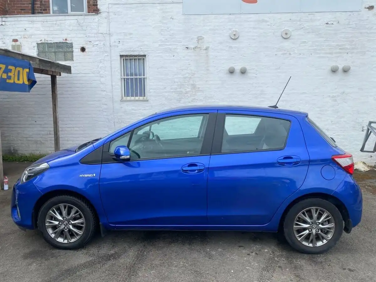 2018-toyota-yaris-15-vvt-i-icon-navi-hybrid-big-8