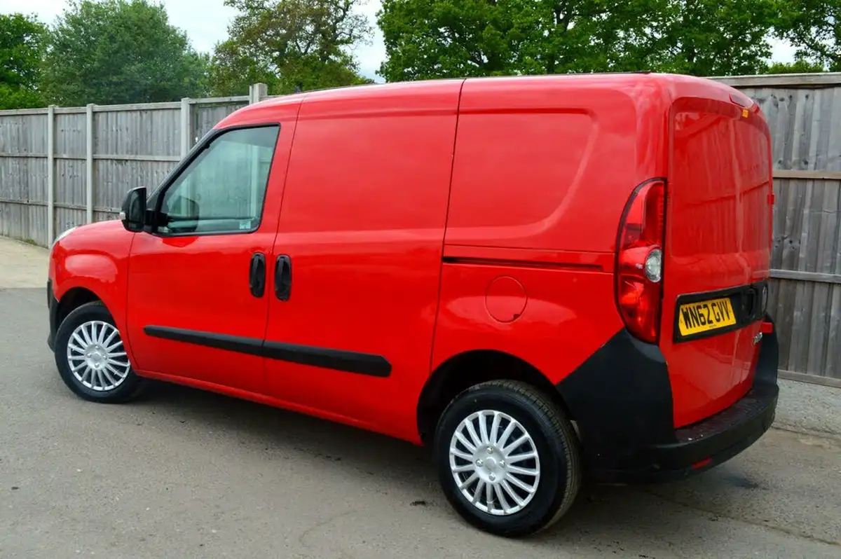 2013-fiat-doblo-cargo-13td-maxi-big-15