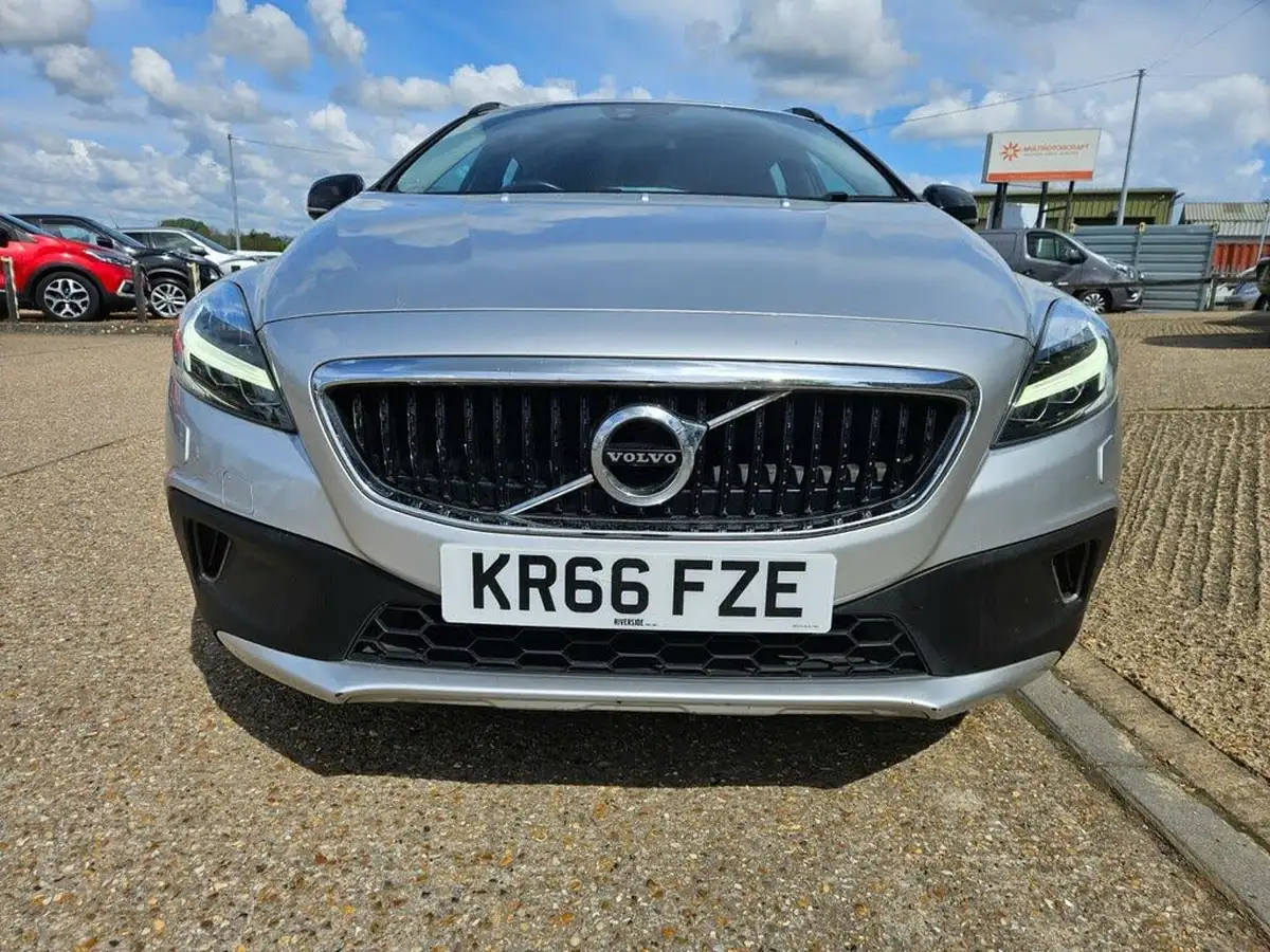 2016-volvo-v40-20td-d3-cross-country-pro-big-3