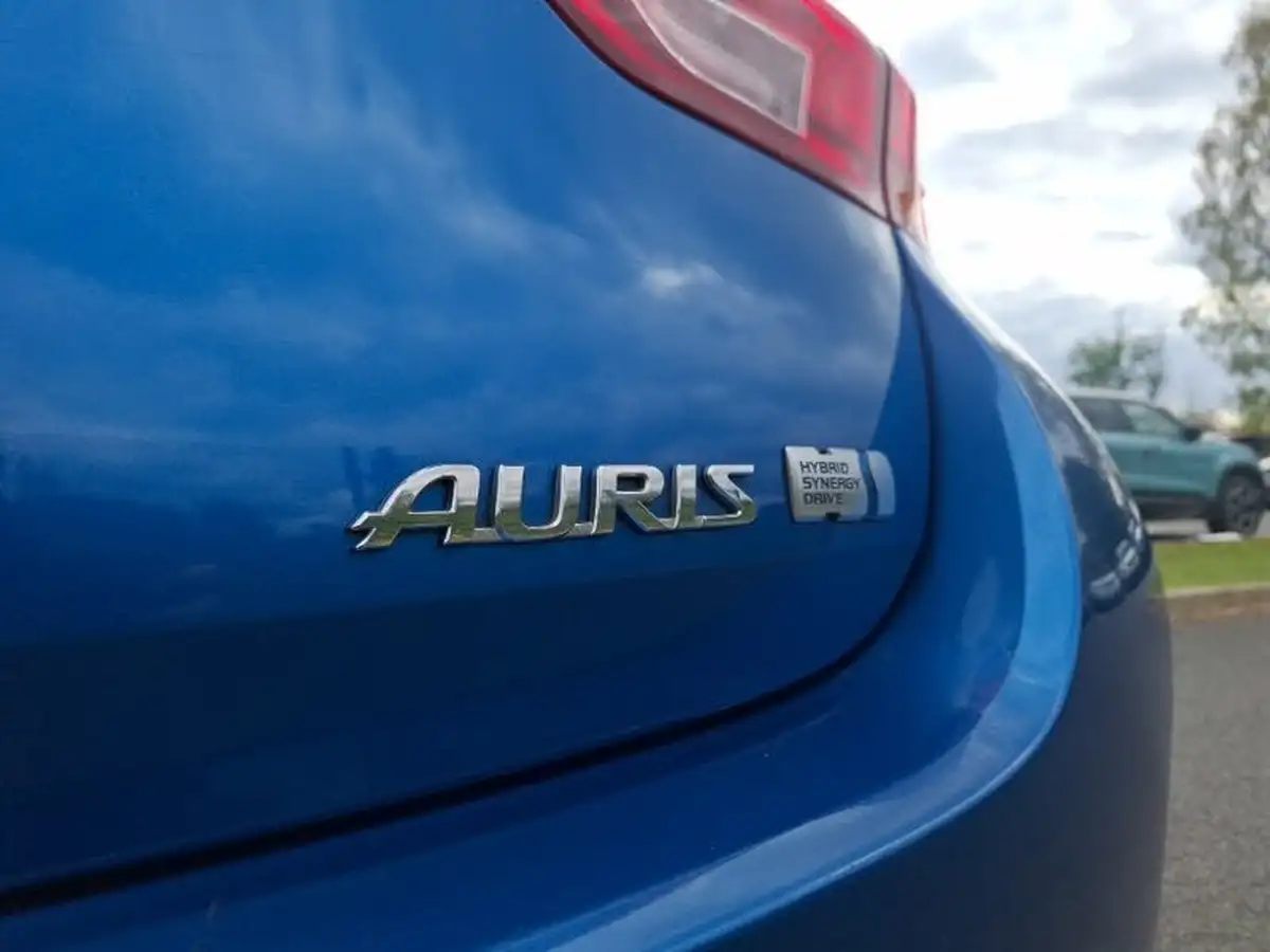 2015-toyota-auris-18-vvt-i-hsd-icon-plus-hatchback-big-12