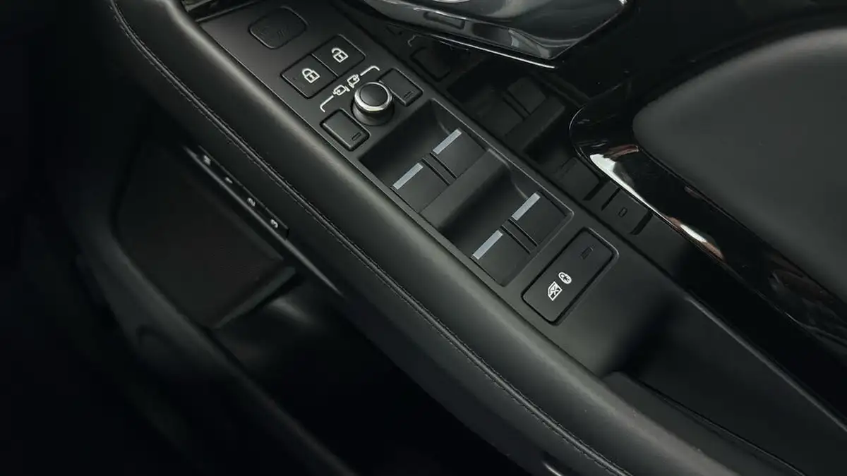 2021-land-rover-range-rover-evoque-15-p300e-r-dynamic-hse-big-21