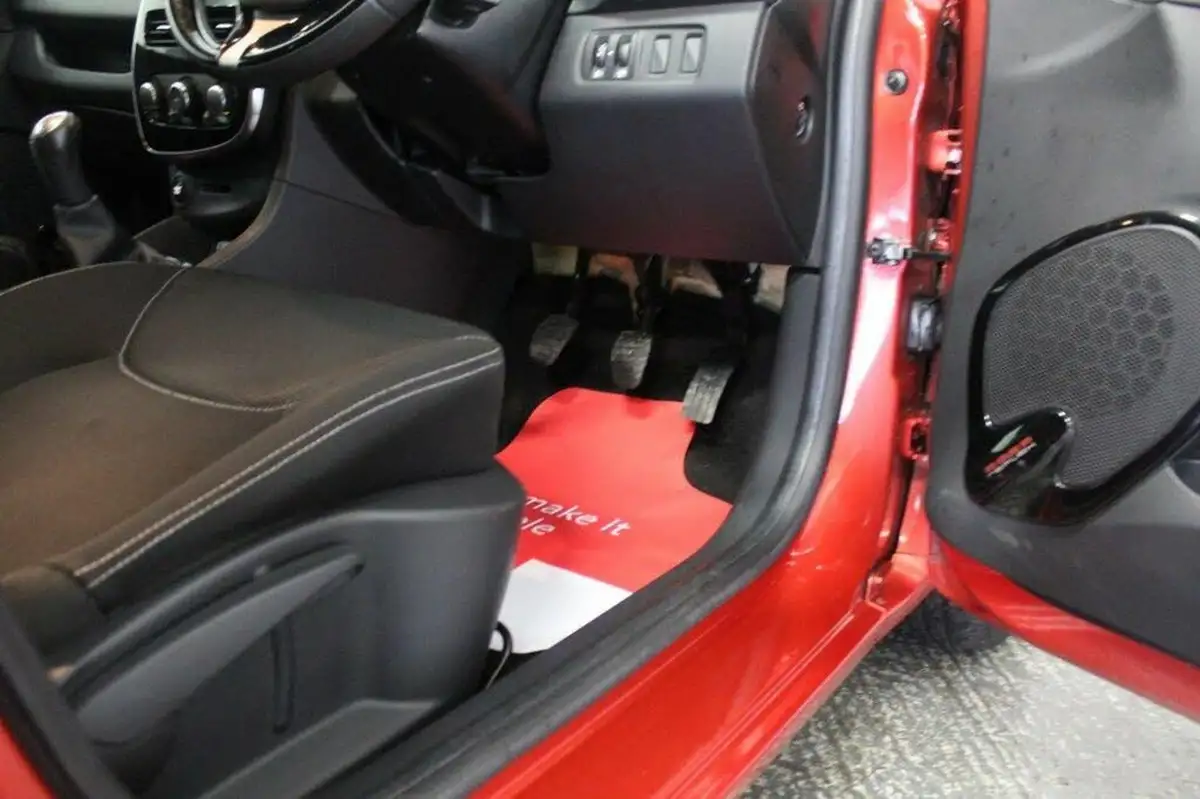2015-renault-clio-12-dynamique-nav-big-32