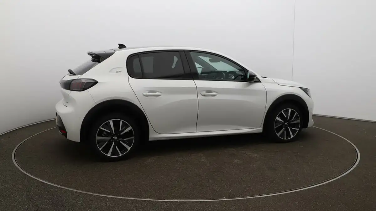 2022-peugeot-208-12-puretech-gt-100bhp-big-43