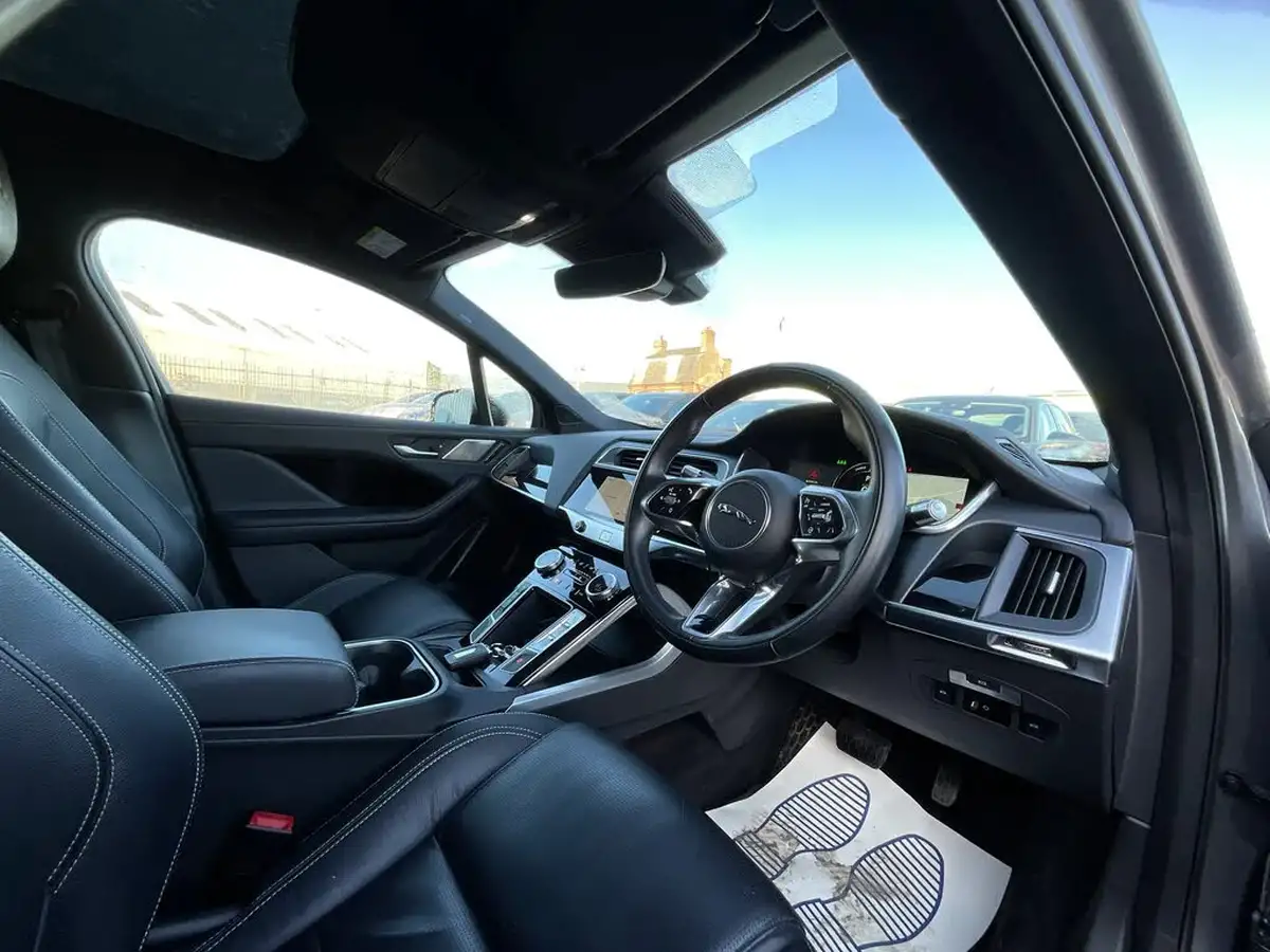2021-jaguar-i-pace-ev400-black-big-6