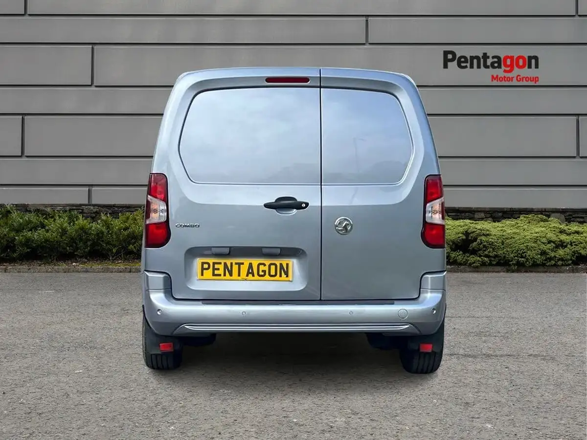2022-vauxhall-combo-15cdti-sportive-2300-100pseu6d-l1h1-big-13