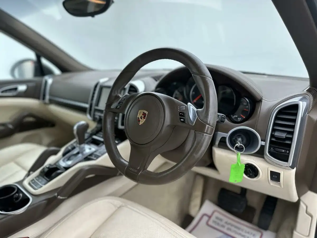 2013-porsche-cayenne-30td-big-19