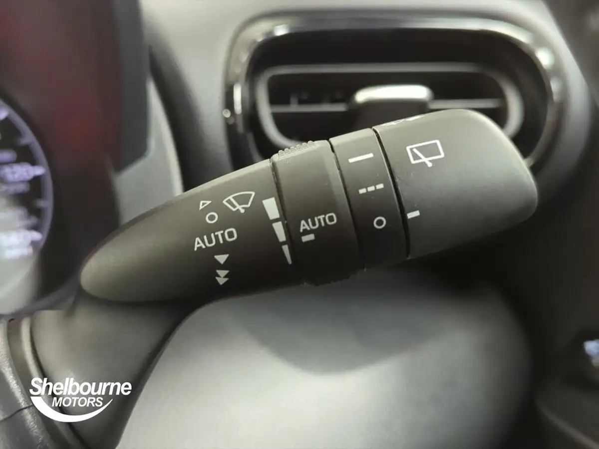 2024-toyota-yaris-15-vvt-i-icon-big-16