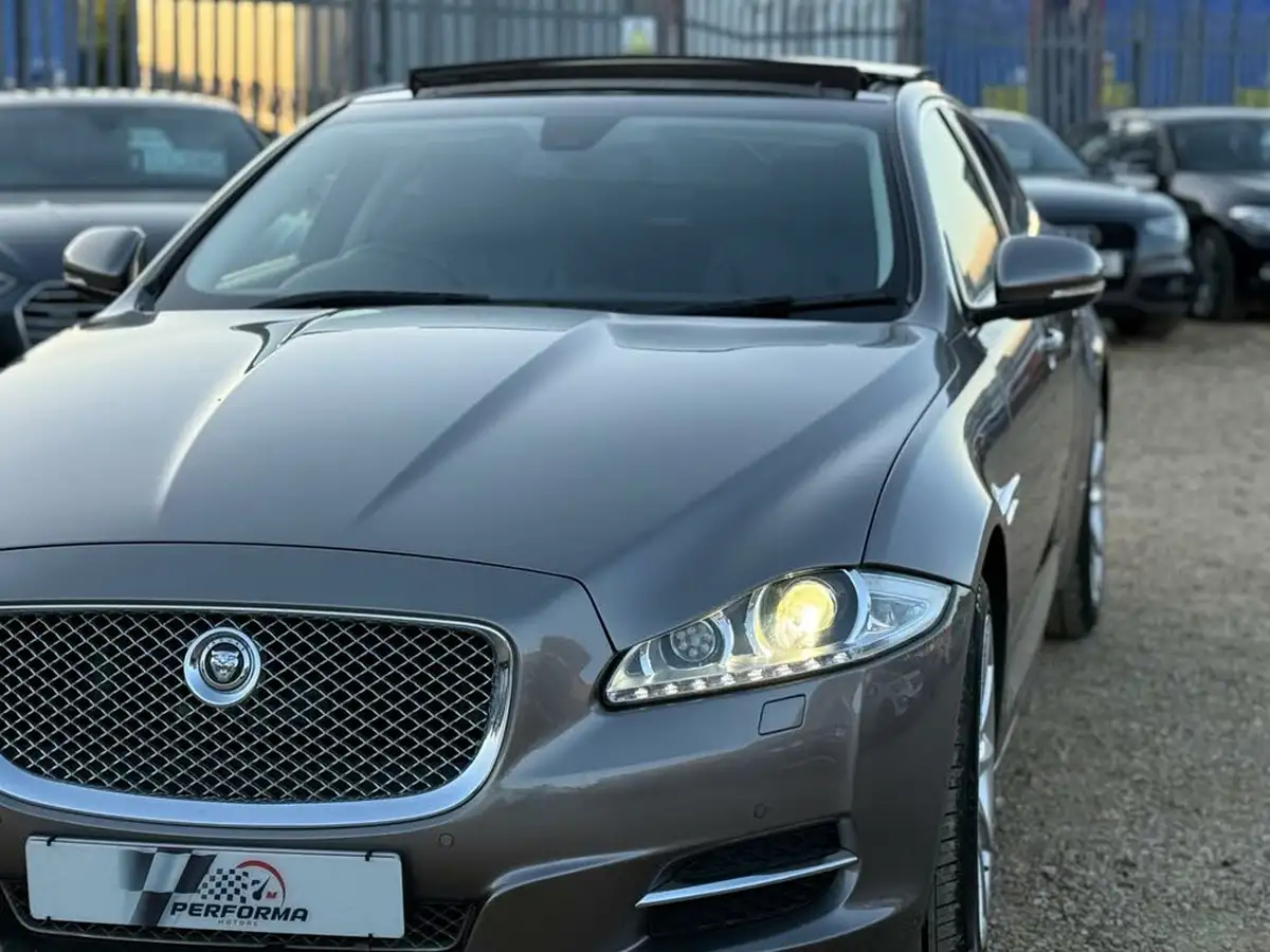 2011-jaguar-xj-series-30td-xj-luxury-swb-big-9