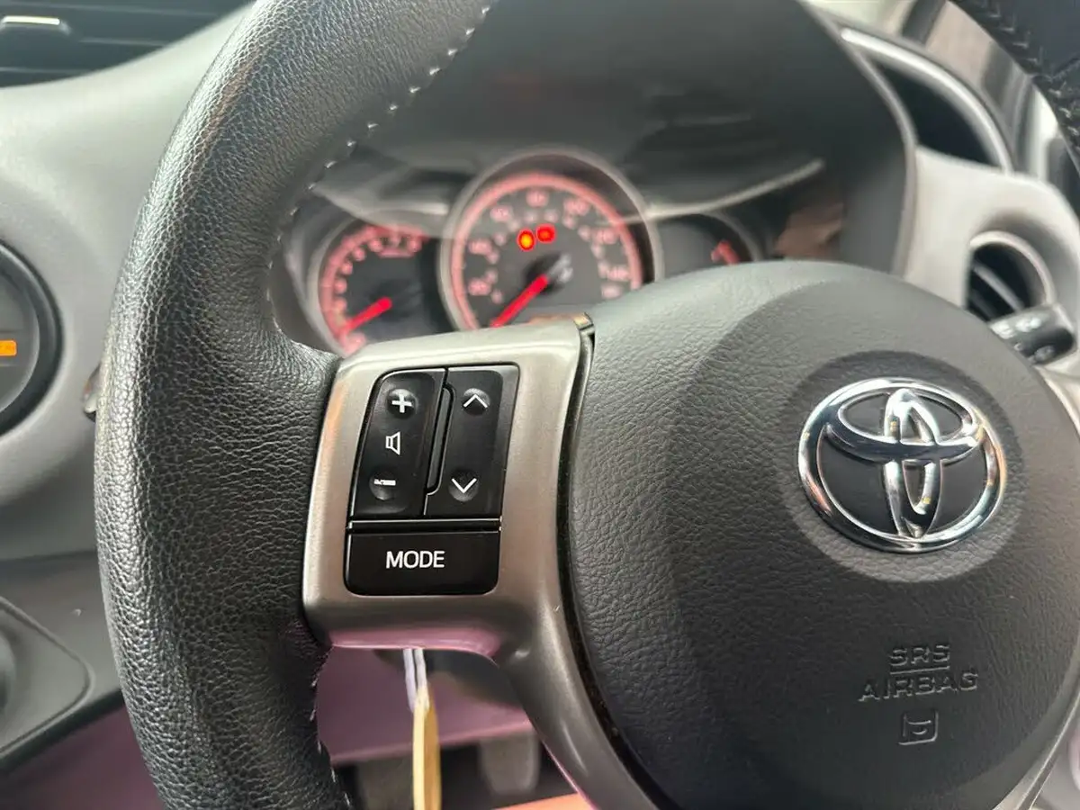 2014-toyota-yaris-133-icon-5d-big-12