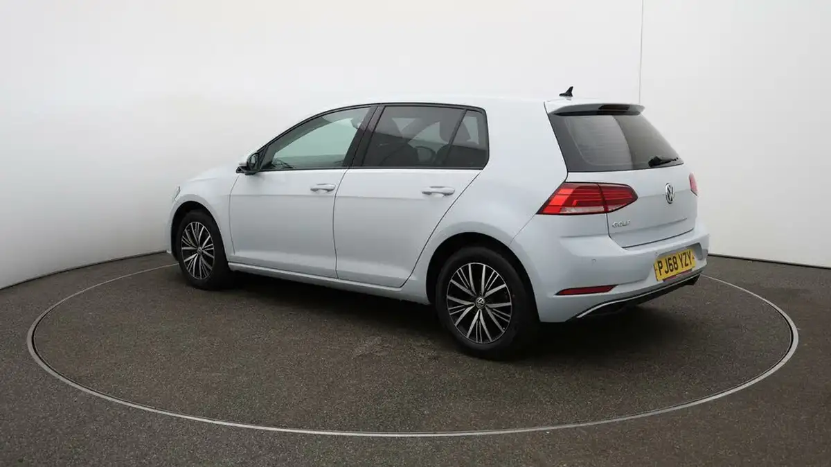 2018-volkswagen-golf-10-tsi-se-115ps-hatchback-5d-big-55