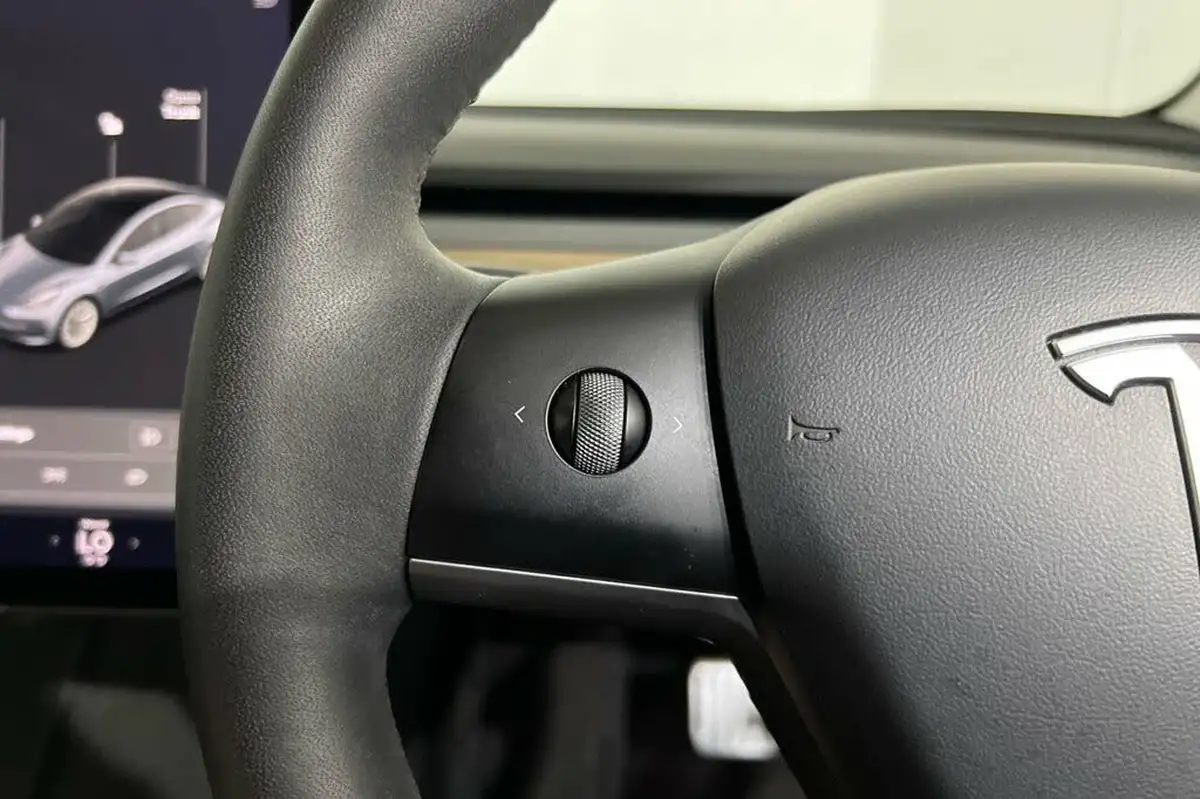 2020-tesla-model-3-e-long-range-big-21