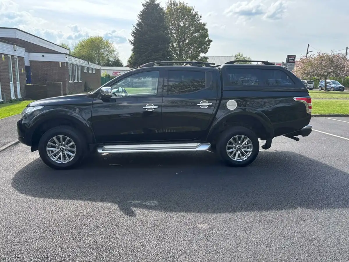 2018-mitsubishi-l200-24di-d-barbarian-sda-big-3