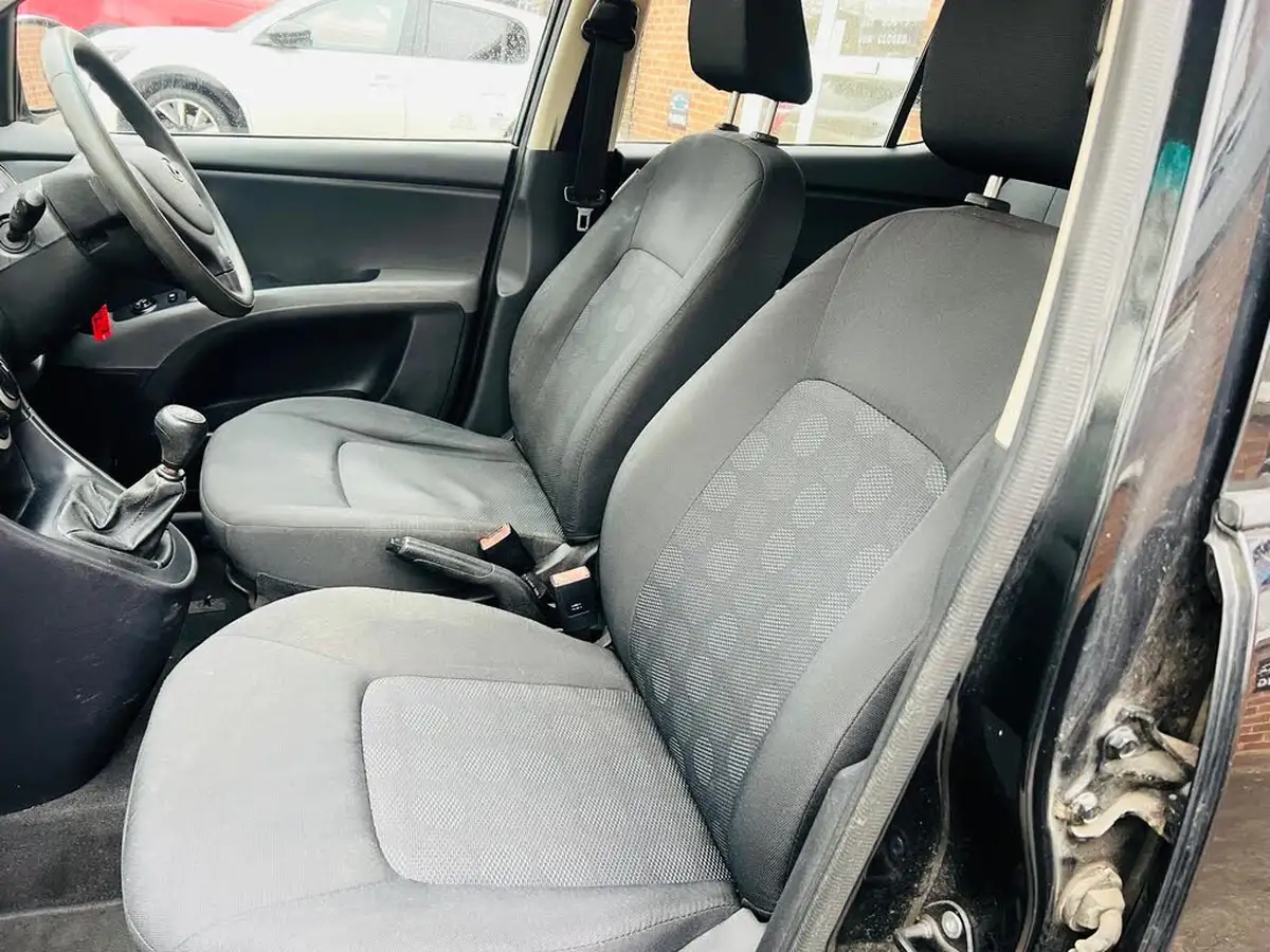 2010-hyundai-i10-12-comfort-76bhp-big-43