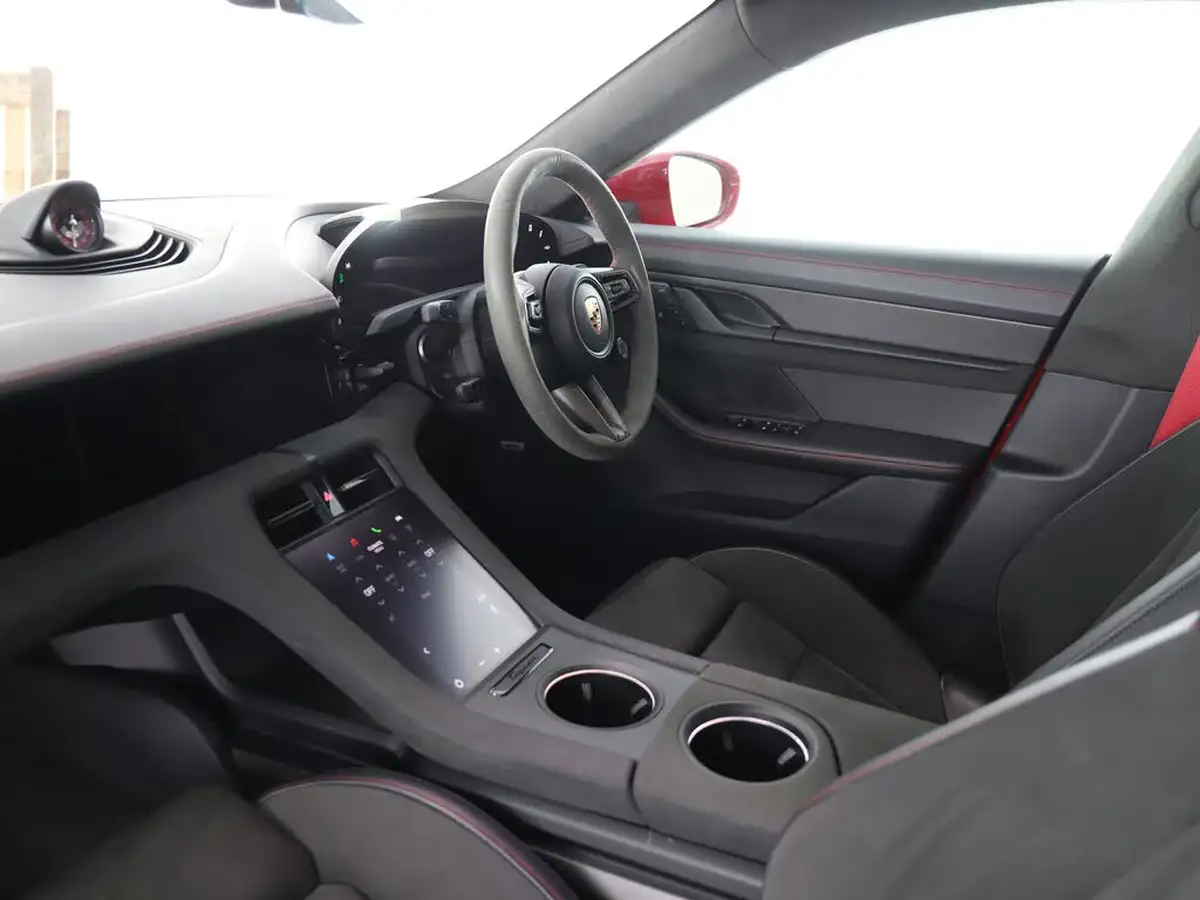 2023-porsche-taycan-e-gts-big-7