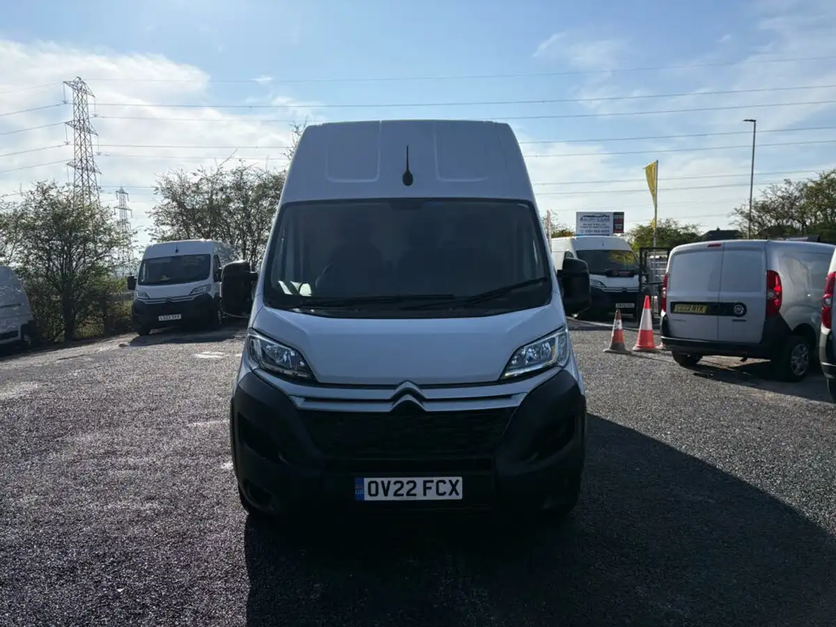 2022-citroen-relay-22bluehdi-35-l3h3-enterprise-big-1