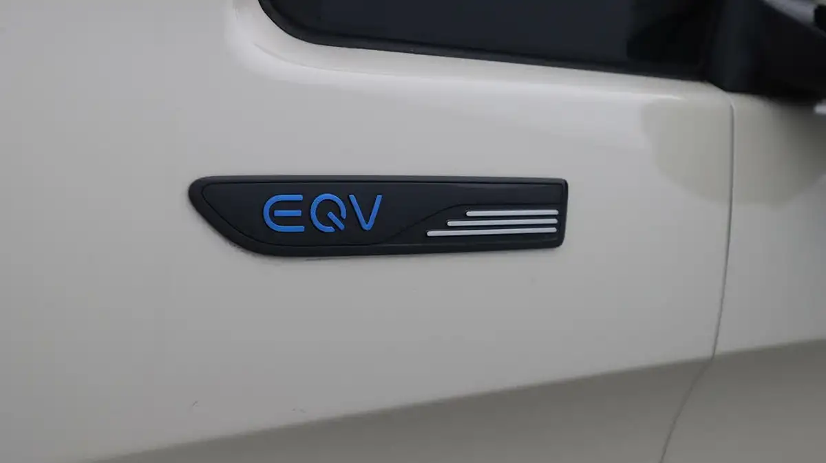 2022-mercedes-benz-eqv-e-eqv-300-sport-big-22