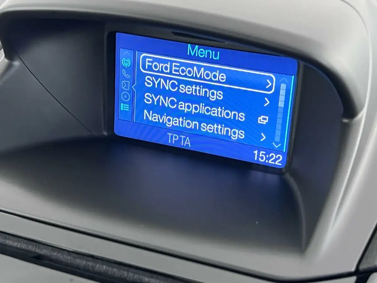 2016-ford-fiesta-125-zetec-5d-big-23