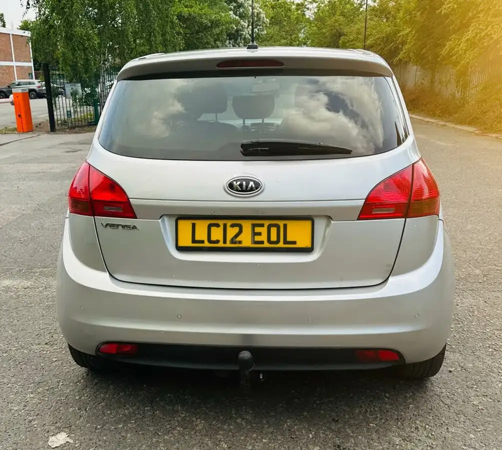 2012-kia-venga-16-3-auto-big-12