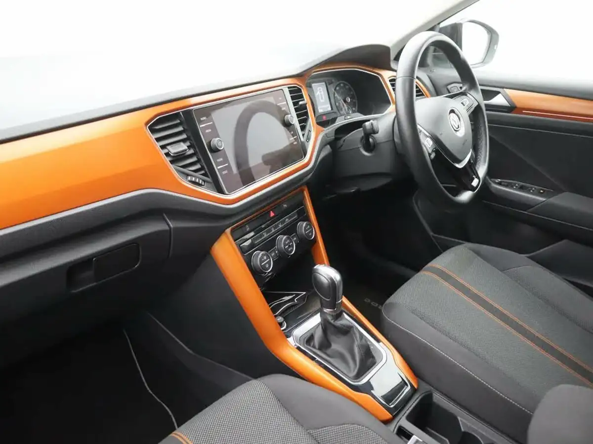 2019-volkswagen-t-roc-15-tsi-design-dsg-big-8