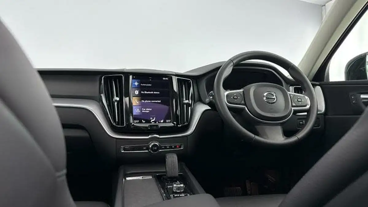 2021-volvo-xc60-20-t6-expression-big-21