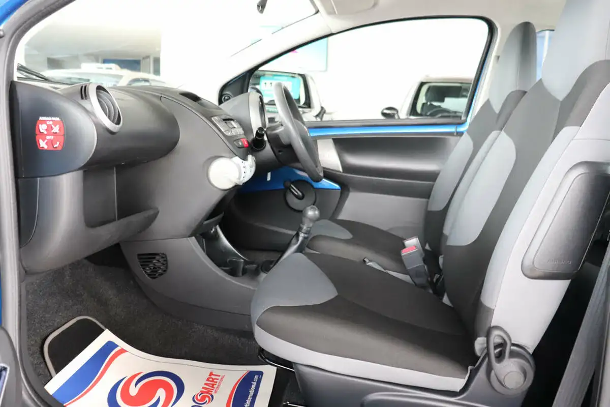 2013-peugeot-107-10-access-big-28
