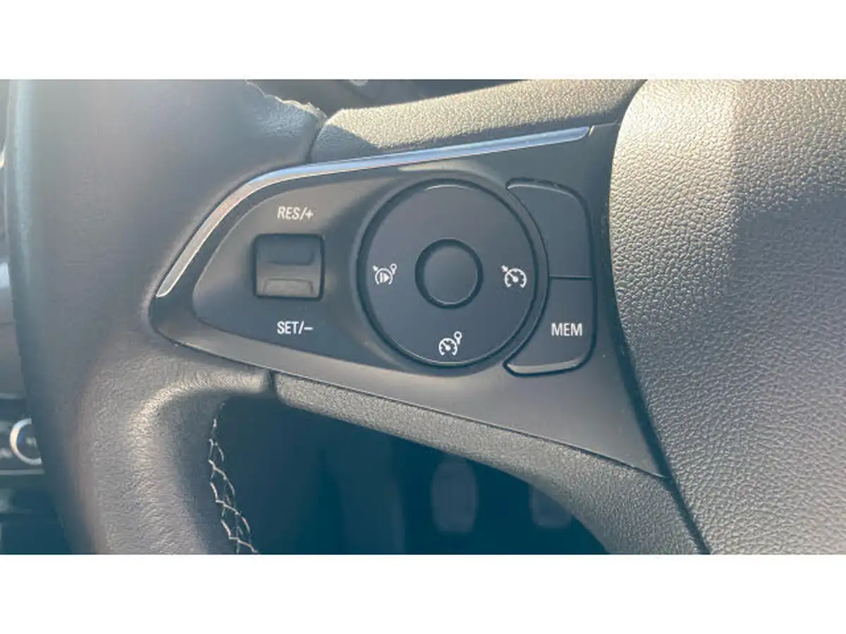 2019-vauxhall-grandland-x-12-tech-line-nav-big-24