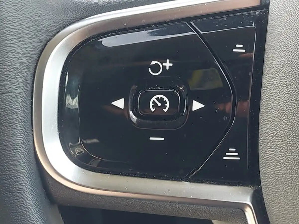 2022-volvo-xc90-20-b5-core-big-16