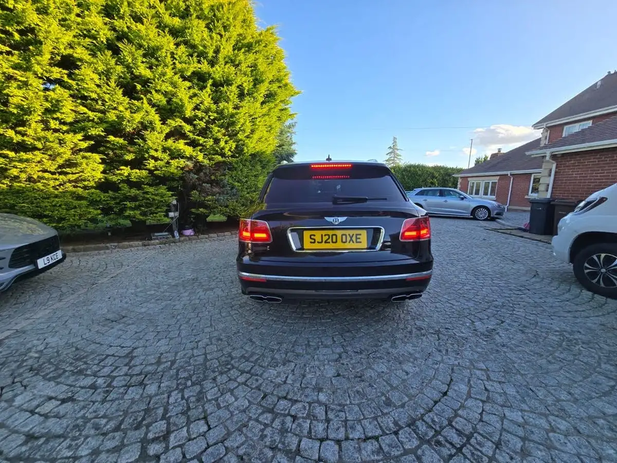 2019-bentley-bentayga-40-v8-big-13