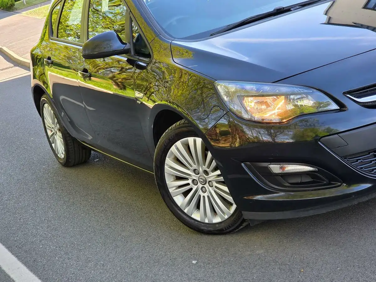 2014-vauxhall-astra-16-energy-big-36